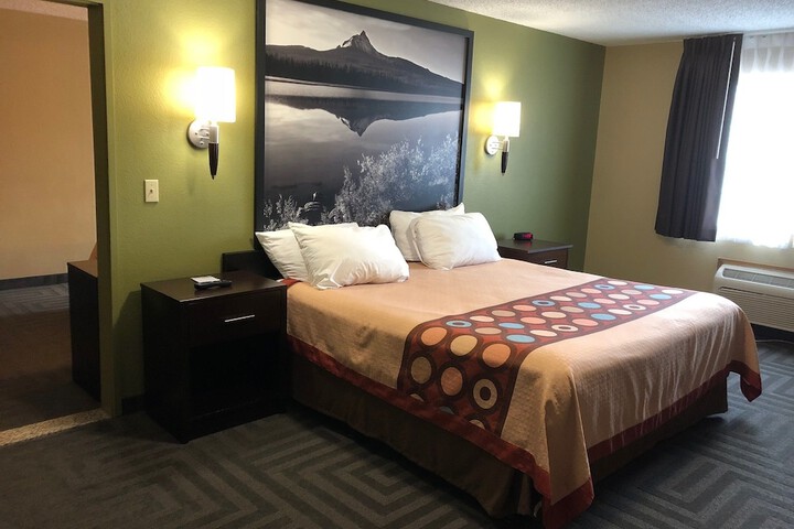 Room 32 of 38