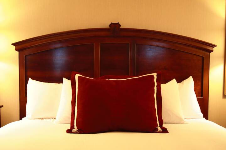 Hotel Roanoke & Conference Center Curio Collection by Hilton