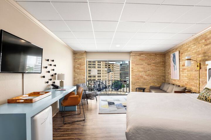 Room 161 of 250