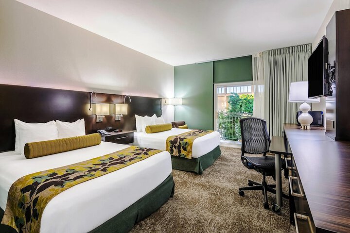 Oasis Hotel & Convention Center an Ascend Collection Hotel