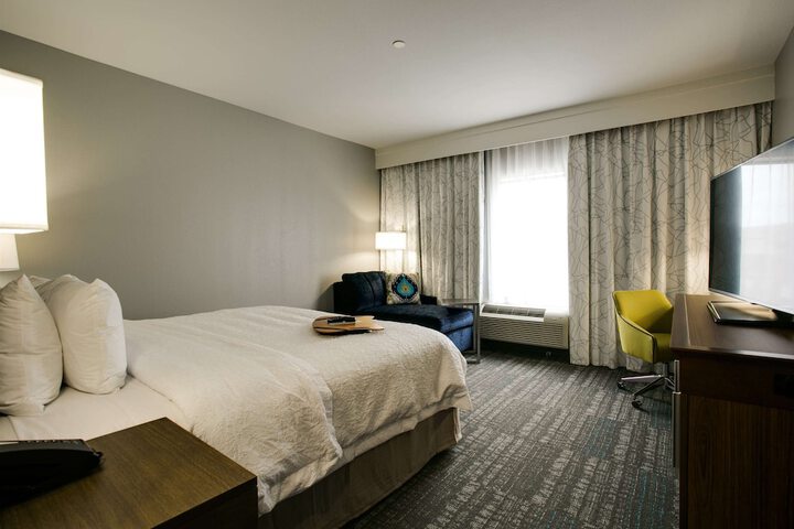 Hampton Inn & Suites Dallas / Ft. Worth Airport South
