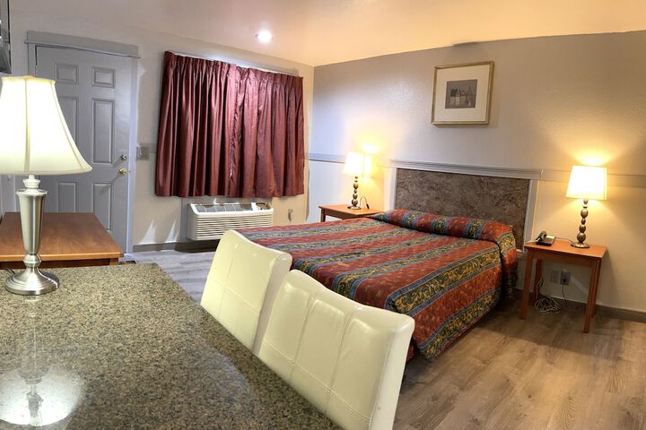 Room 8 of 9
