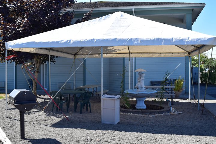 The Dew Drop Inn Motel