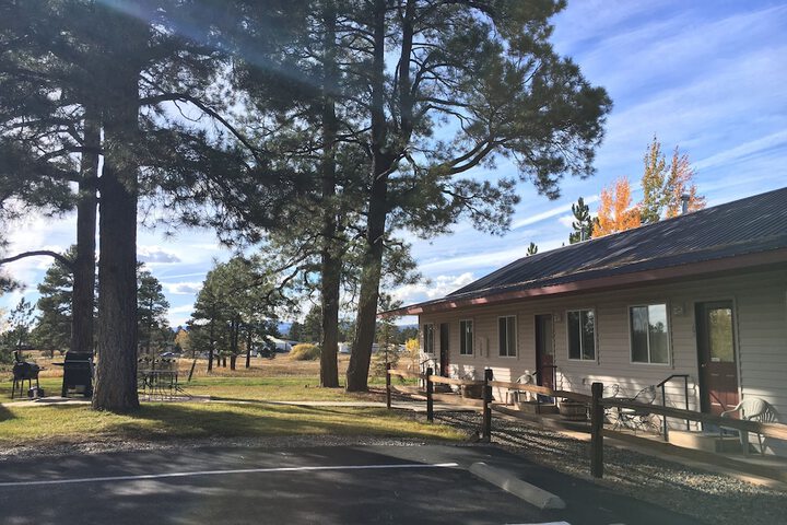 Mountain Landing Suites & RV Park