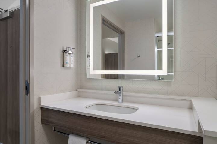 Holiday Inn Express & Suites Linden – Newark South by IHG