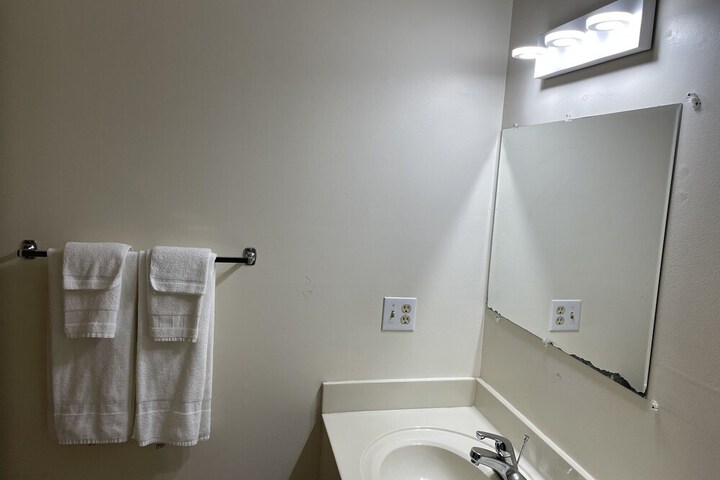 Room 11 of 32