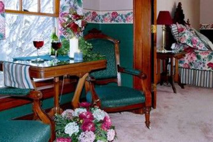 Arbor Hill Inn