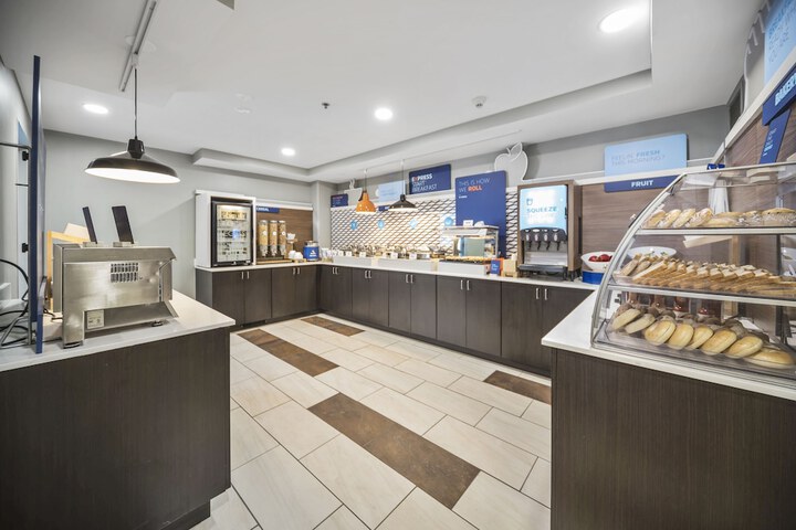 Holiday Inn Express Chicago NW - Vernon Hills by IHG