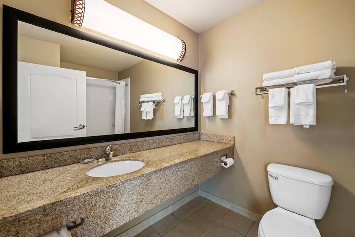 Country Inn & Suites by Radisson RED Wing, MN