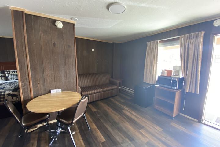 Lounge 109 of 110