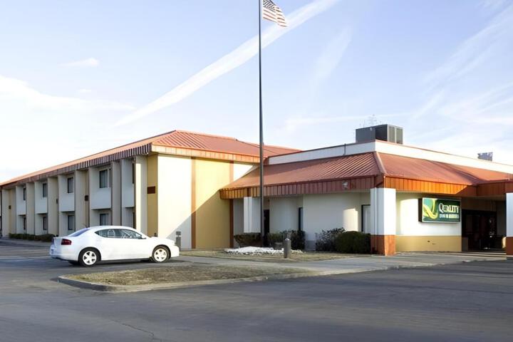 Quality Inn & Suites Kansas City I-435n Near Sports Complex