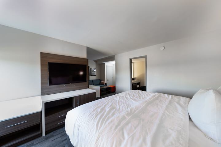 Room 82 of 108