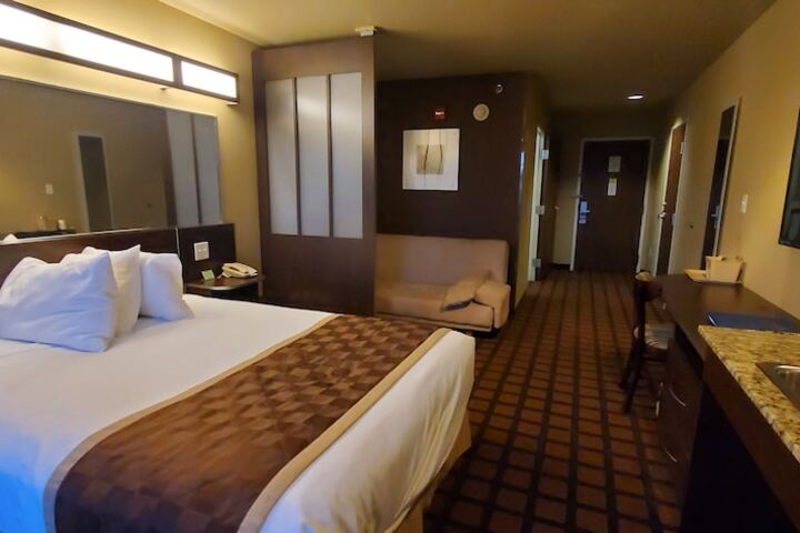 Room 17 of 22