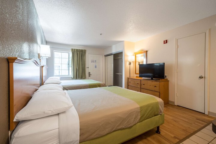 Room 8 of 15