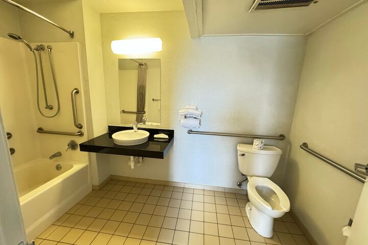 Room 15 of 32