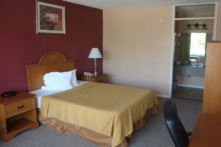 Room 28 of 35
