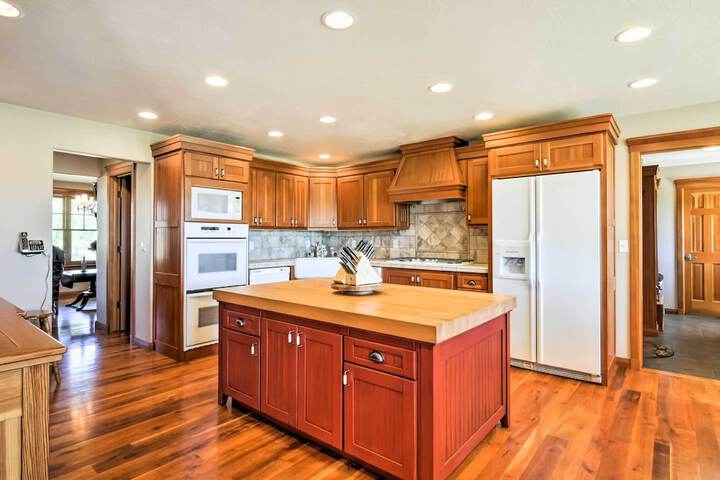 Custom Home w / Decks in Boulder! Gateway to Parks!