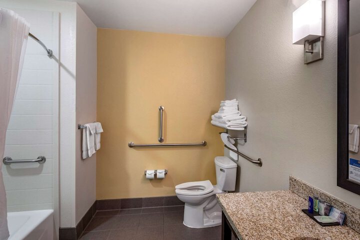Room 25 of 36