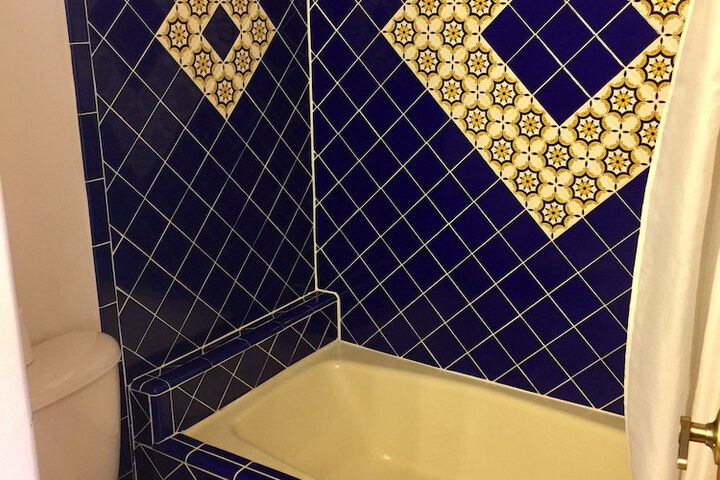 Room 8 of 82