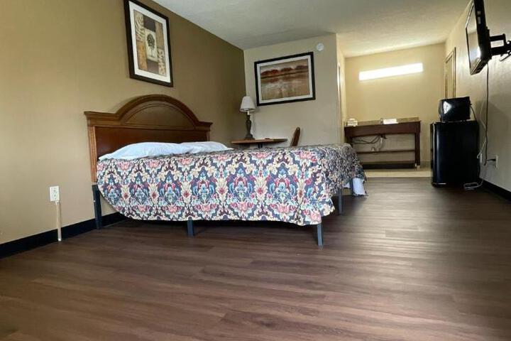 DELUXE INN