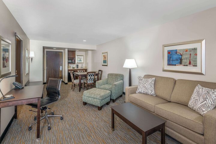 Room 6 of 36