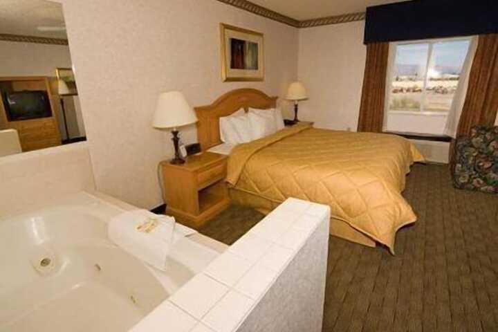 Room 33 of 47