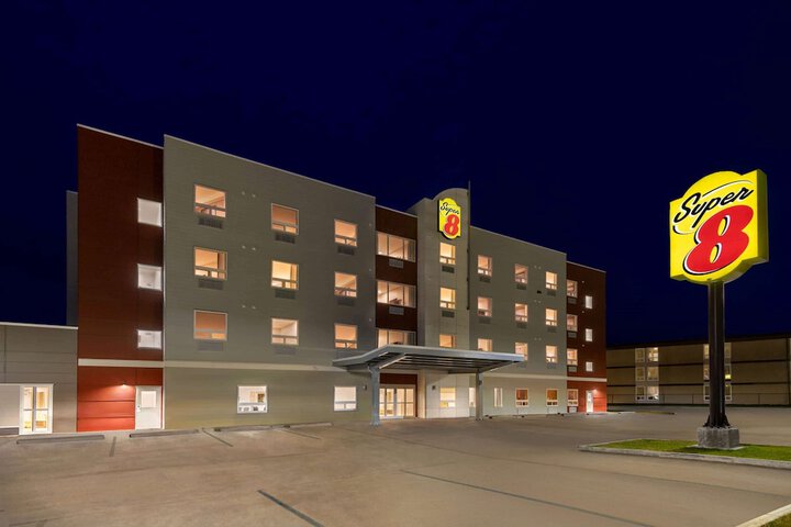 Hotel 2 of 51