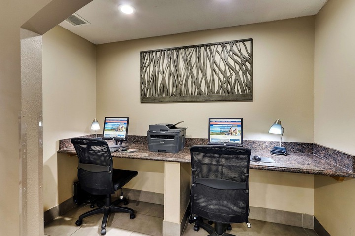 Business Center 37 of 37