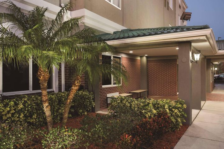 Country Inn & Suites by Radisson St. Petersburg - Clearwater, FL
