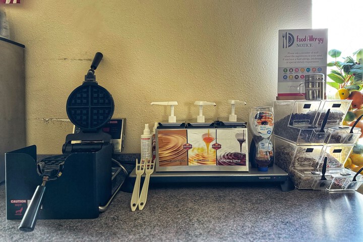 Breakfast/Coffee Service 52 of 65