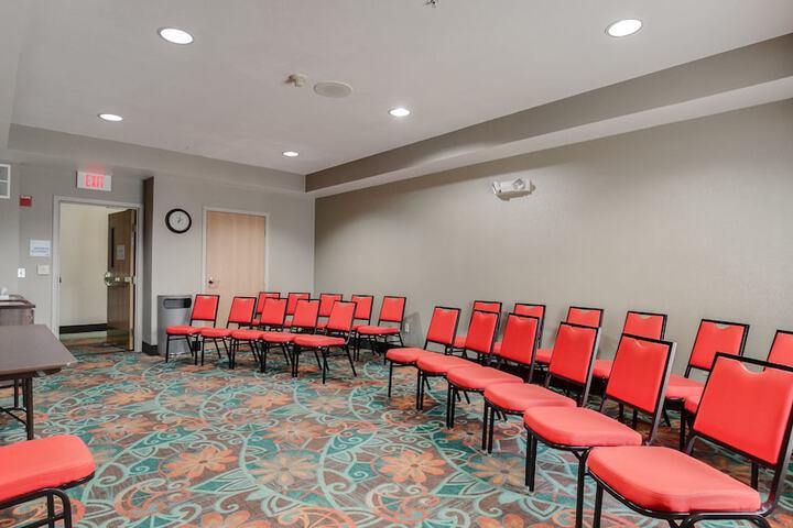 Holiday Inn Express Hotel & Suites St. Cloud by IHG