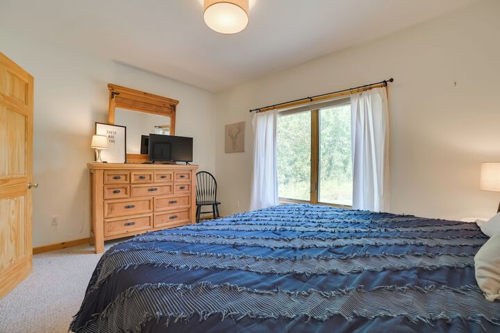 Modern Bellaire Condo: Pool Access Near Skiing!