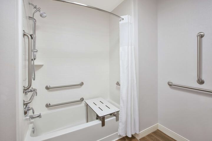 Room 15 of 22