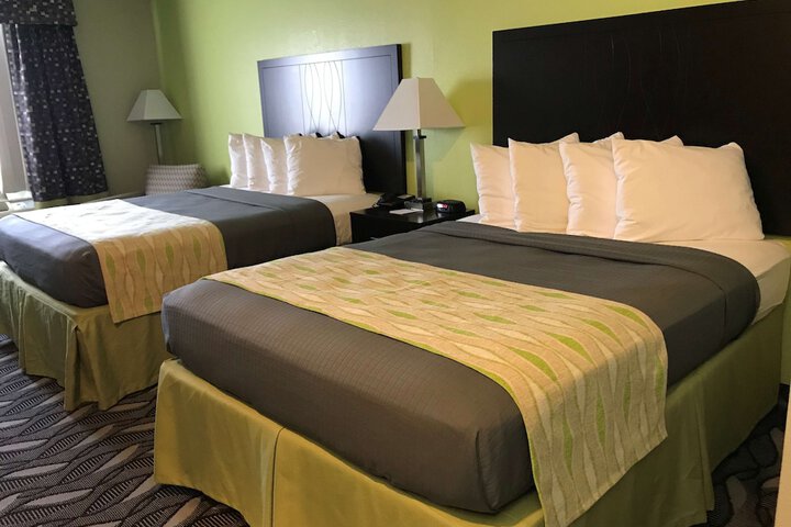 Room 13 of 27