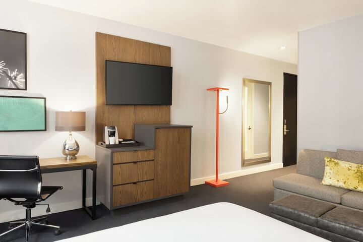 Room 9 of 78