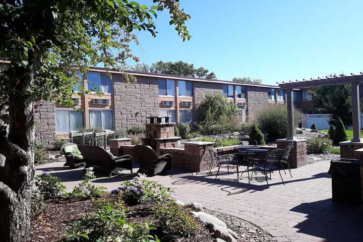 Hotel Exterior 69 of 76