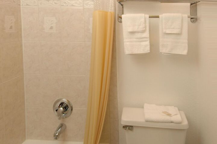 Room 43 of 103