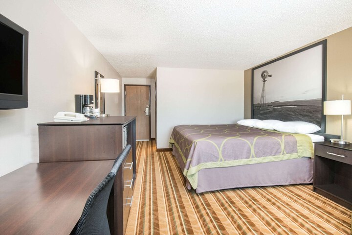 Room 8 of 14