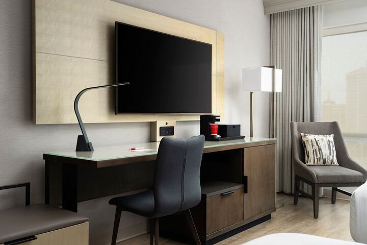 Room 42 of 100