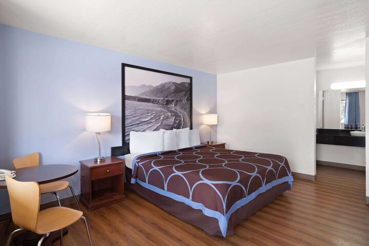 Room 27 of 35