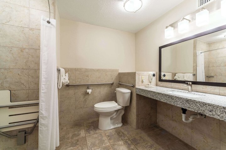 Quality Inn & Suites Vandalia near I-70 and Hwy 51