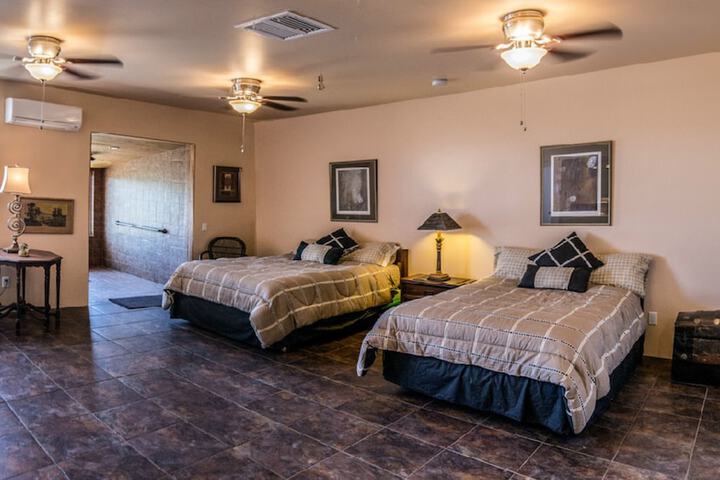 Room 11 of 27