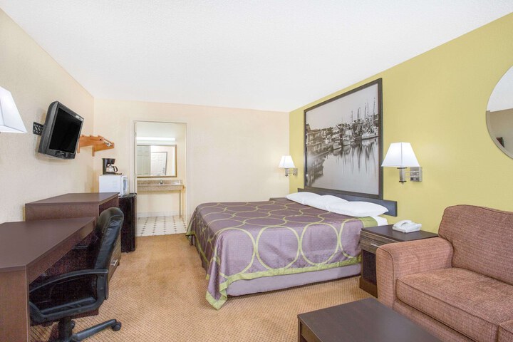 Room 15 of 17