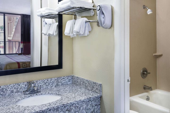 Days Inn by Wyndham Columbus-North Fort Moore
