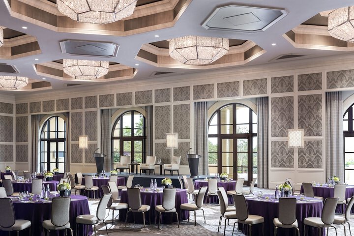 Ballroom/Hall 76 of 103