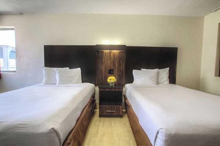 Room 10 of 13