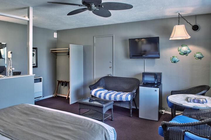 Lovers Point Inn