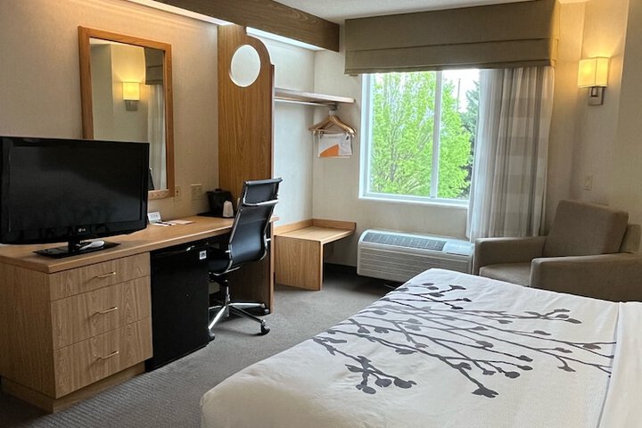 Room 12 of 32