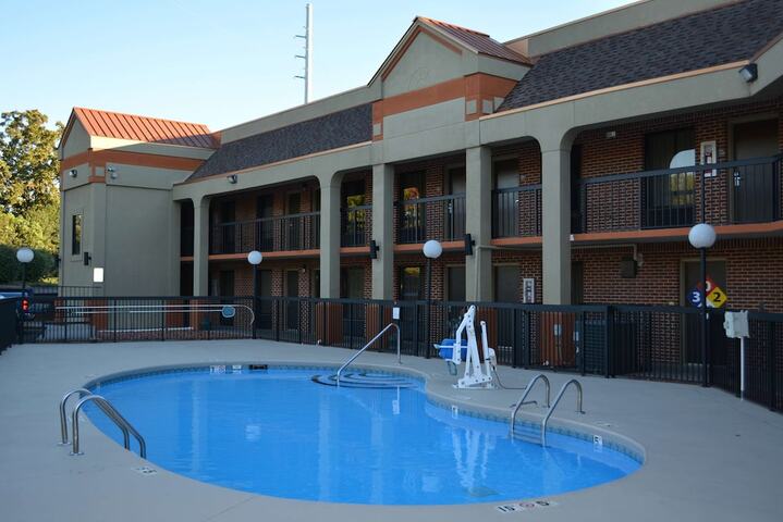 Pool 4 of 24