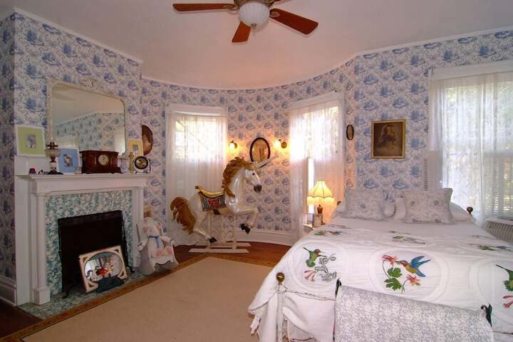 Room 28 of 38